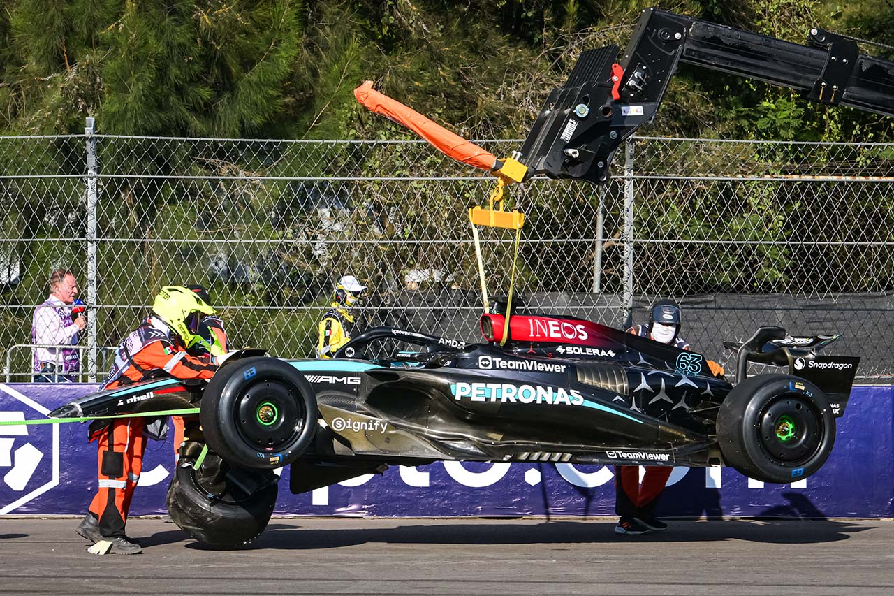 FP1トップもクラッシュのラッセル「車体が跳ねてしまった」ハミルトン
