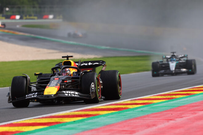 フェルスタッペン「SCの後ろで2周走ったら水はもっとはけていたはず