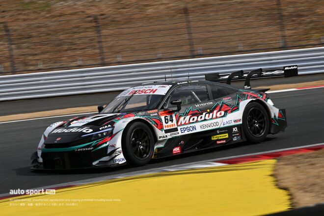 ロニー・クインタレッリのGTラストレースのMOTUL AUTECH Zを再現