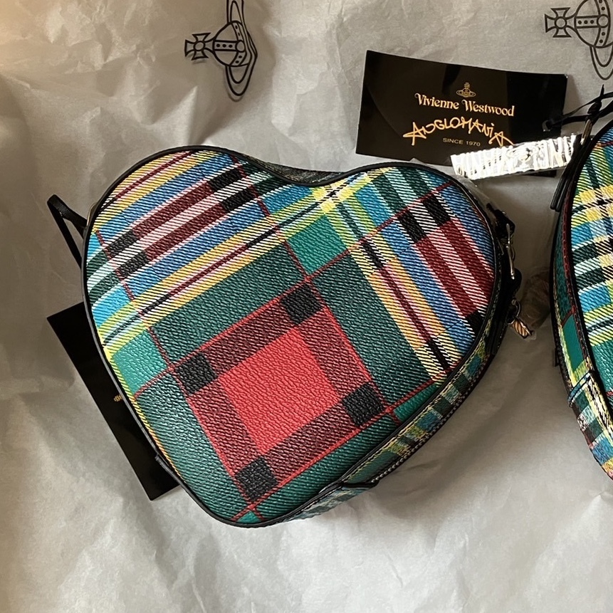 大人気☆Vivienne Westwood タータン ハート型 ショルダーバッグ