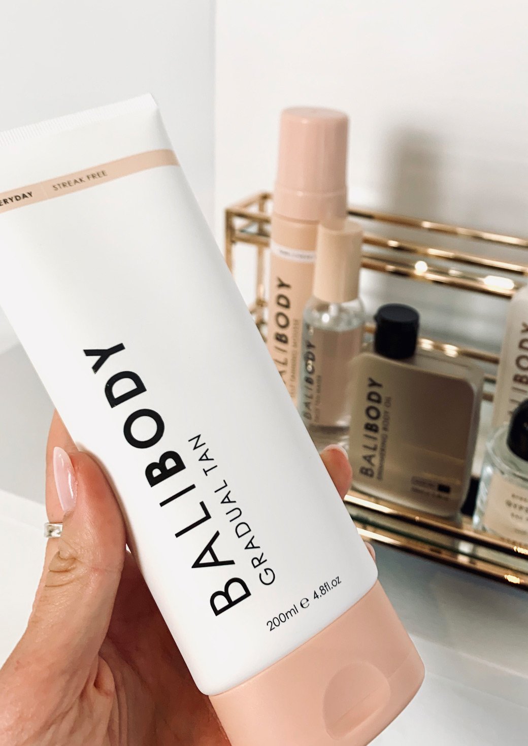 BALI BODY バリボディ☆保湿 フェイクタン 関税込 (BALIBODY/ボディ