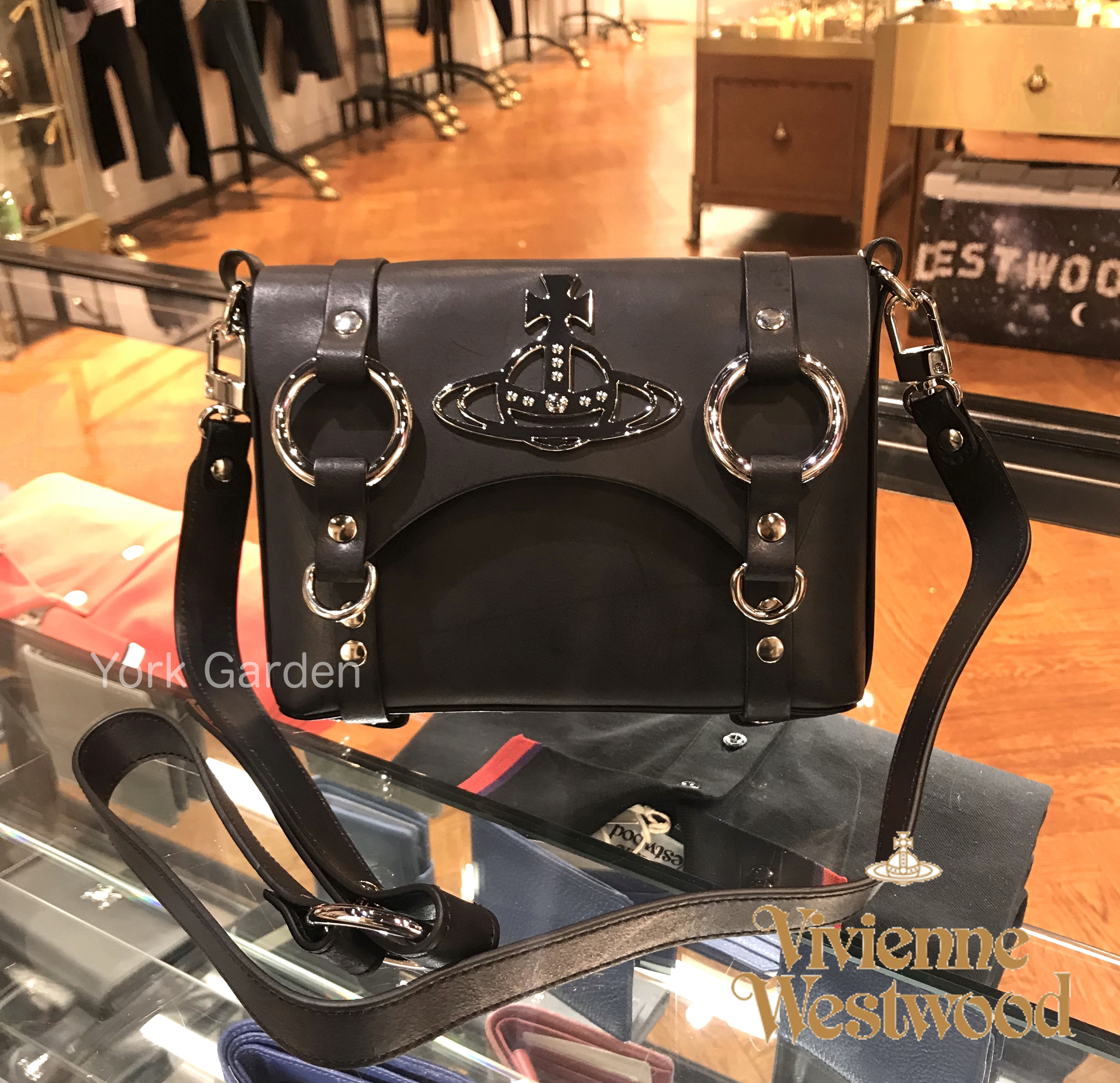 19/20新作☆vivienne westwood☆BETTYレザーショルダーバッグ黒