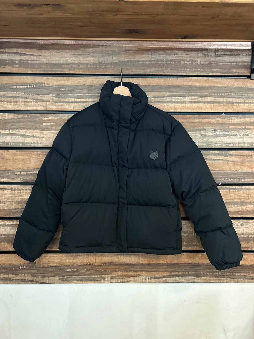 MAISON KITSUNE｜クロップド ダウンジャケット LW02207WQ4016 (MAISON