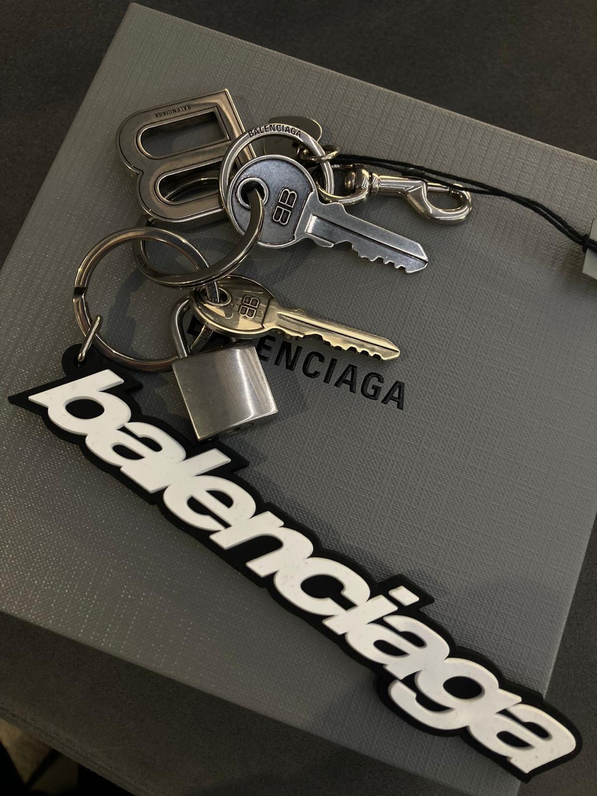 BALENCIAGA】マルチカラー KIT キーリング ロゴ 鍵 (BALENCIAGA/財布