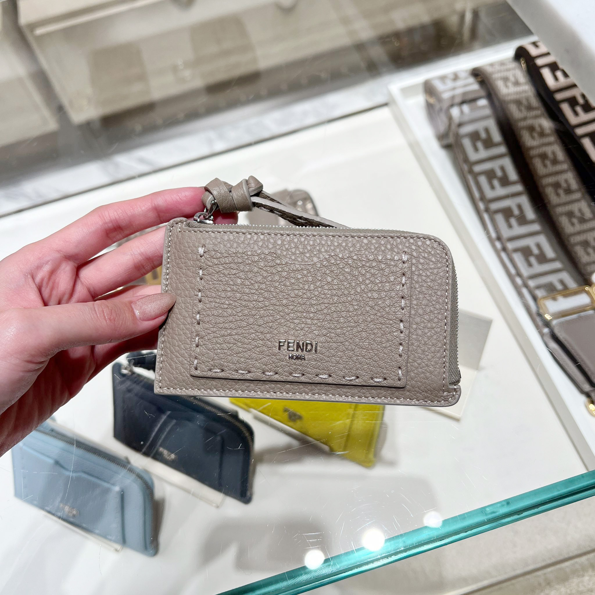 ☆FENDI☆ FFピーカブー カードケース♡フラグメントケース (FENDI
