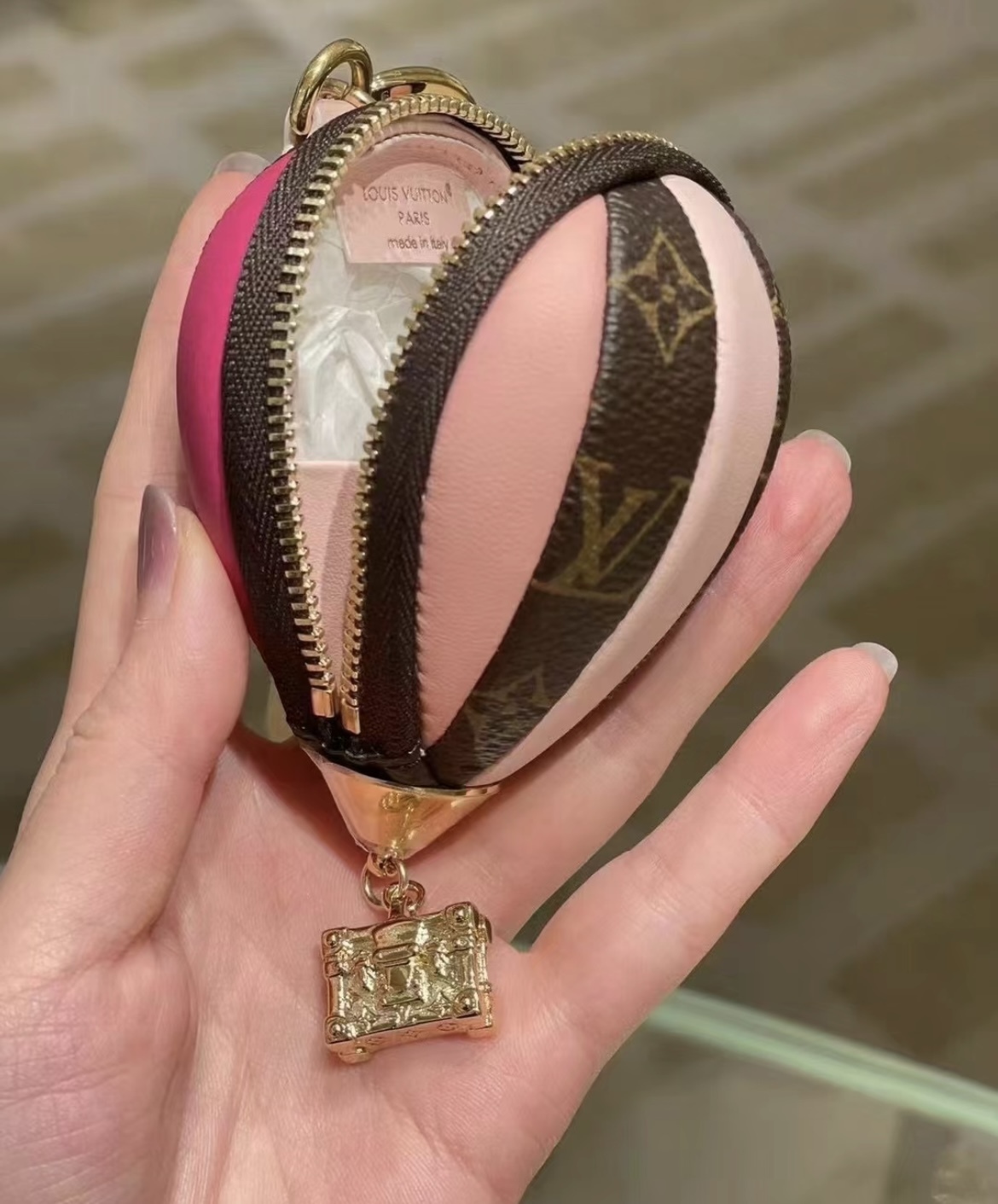 夢を載せた気球 Louis Vuitton キーホルダー・LV ドリーム (Louis