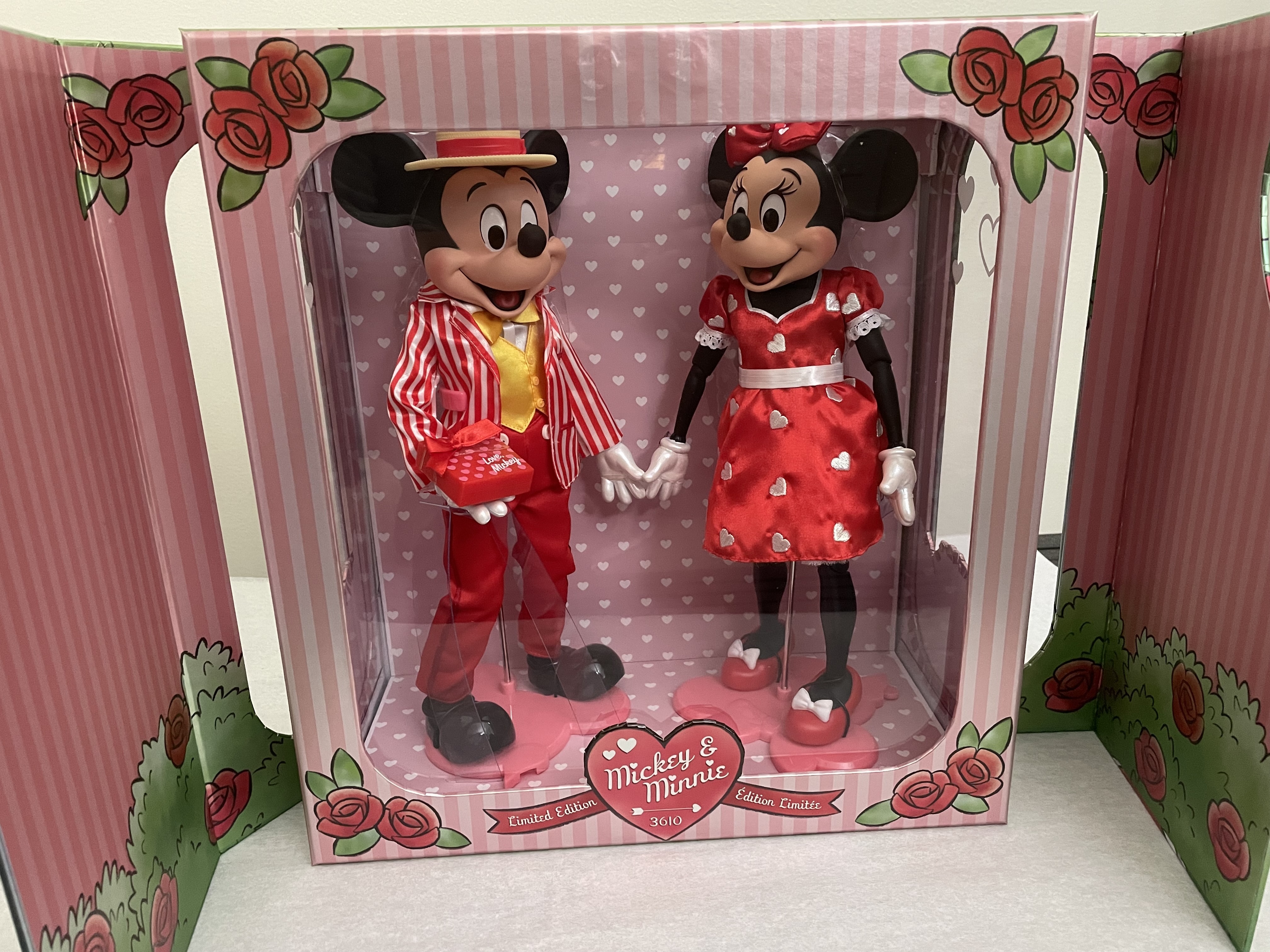 ディズニー! 2024バレンタインミッキー&ミニードール限定3610個