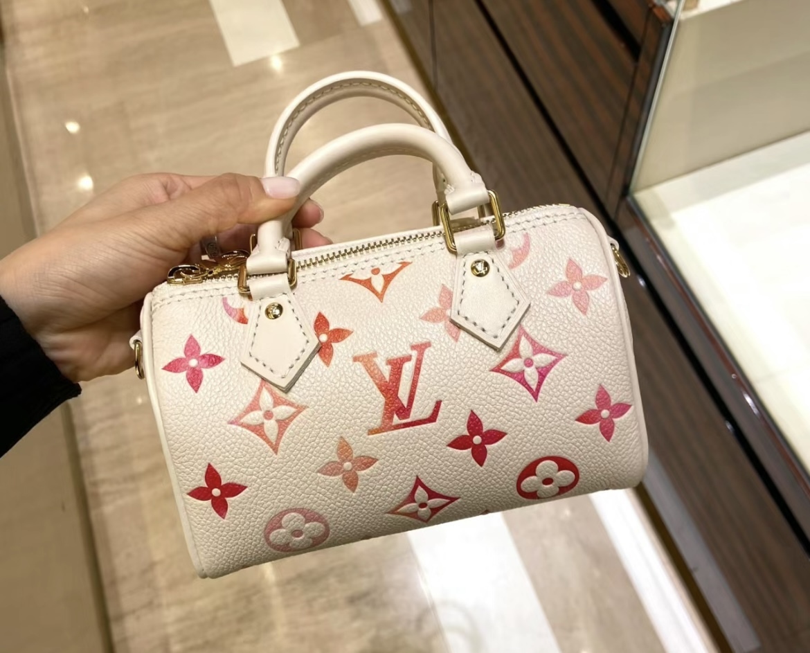 グラデーションモノグラム！Louis Vuitton ショルダーバック (Louis