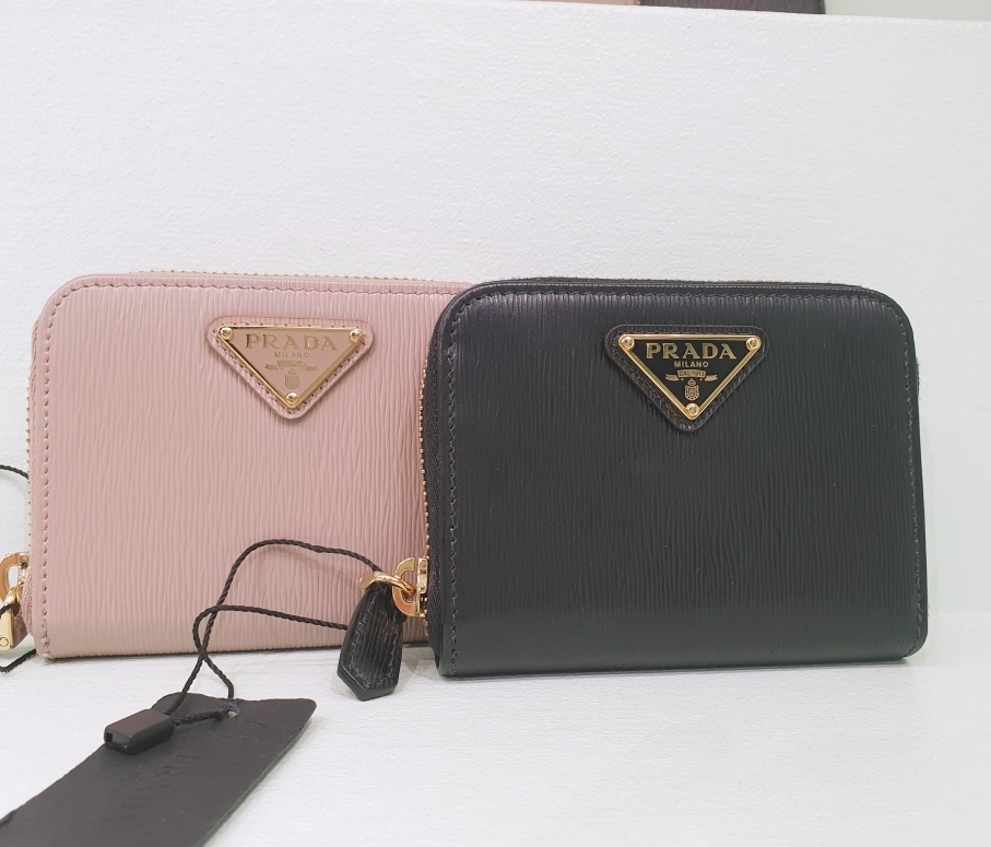 セール】PRADA三角ロゴ☆コンパクトレザーWALLET*1MM268 2DDU (PRADA