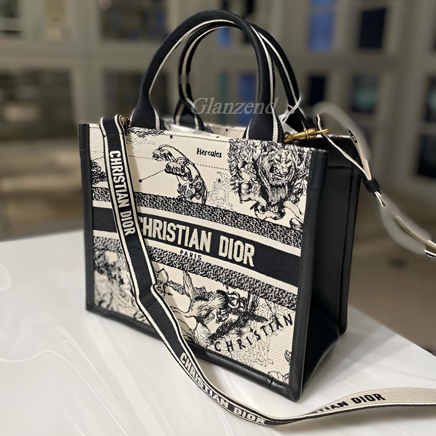 星座の刺繍が美しい♪【Dior】《Dior Book Tote》スモールバッグ (Dior