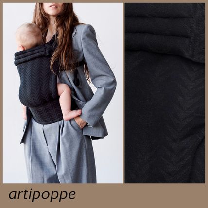 ブラック（黒）系 artipoppe(アーティポッペ) 抱っこ紐・スリング