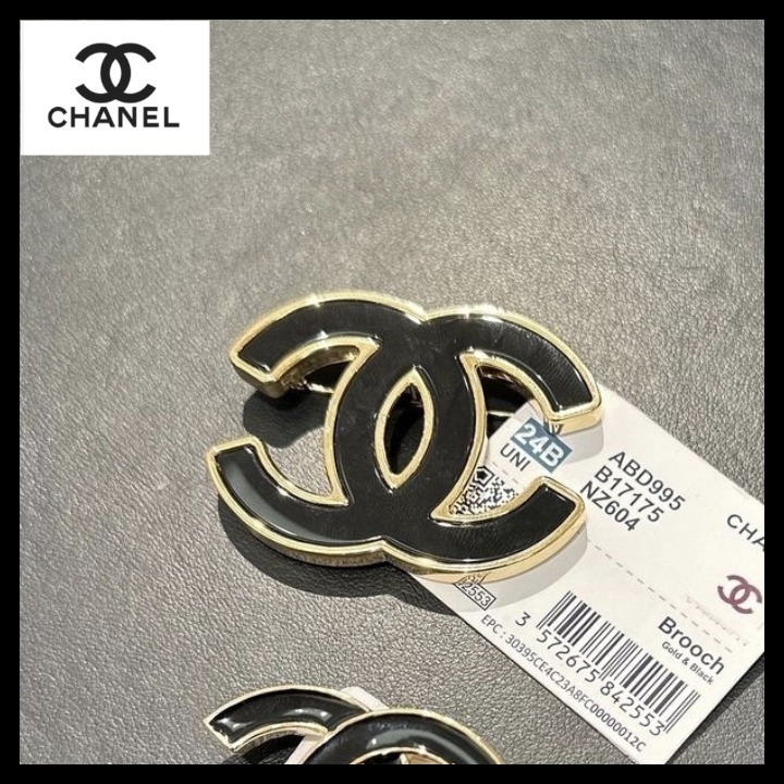 CHANEL CCロゴ ブローチ 黒と金