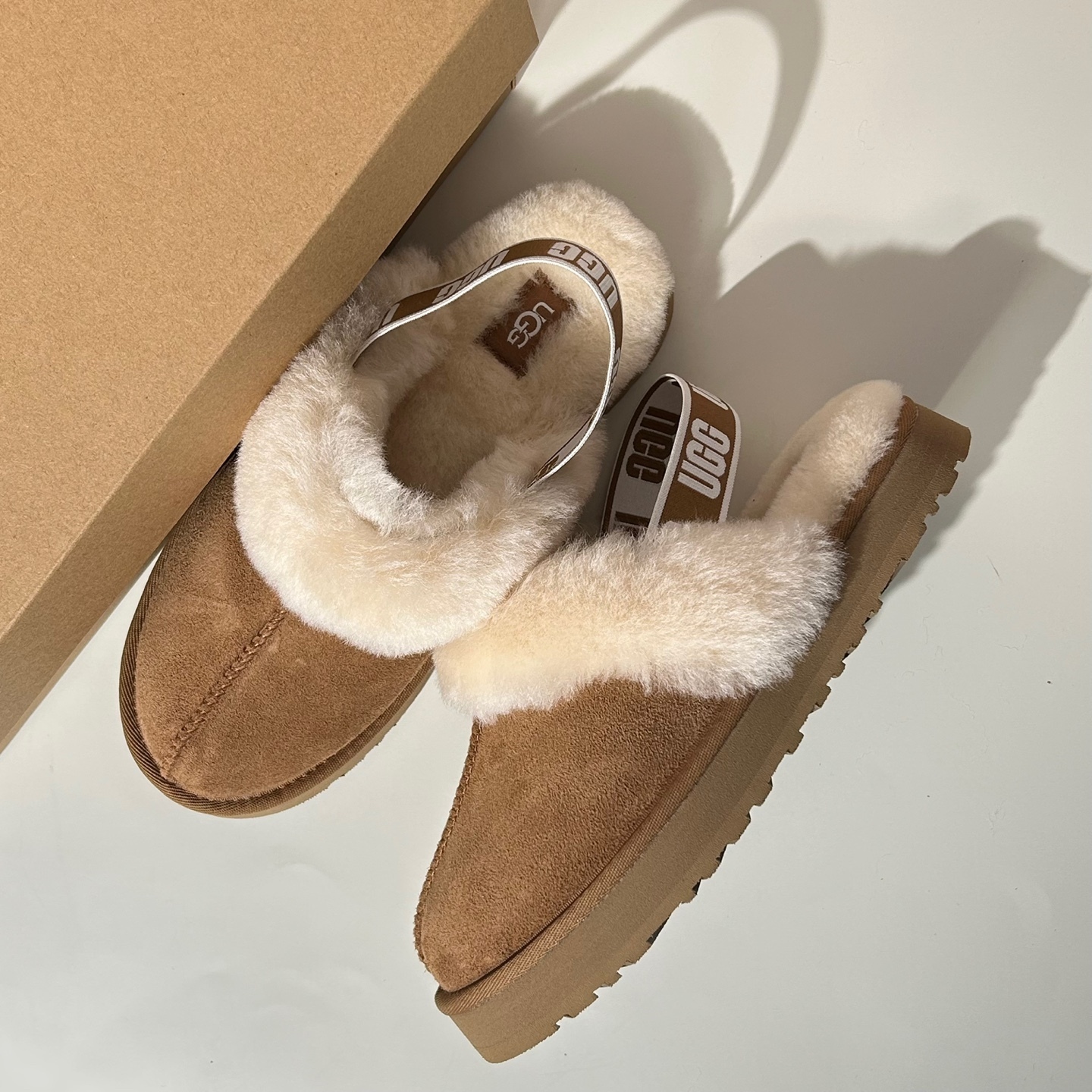 大人もOK!! UGG Funkette Slides Kids ☆関税&送料込 (UGG/キッズ