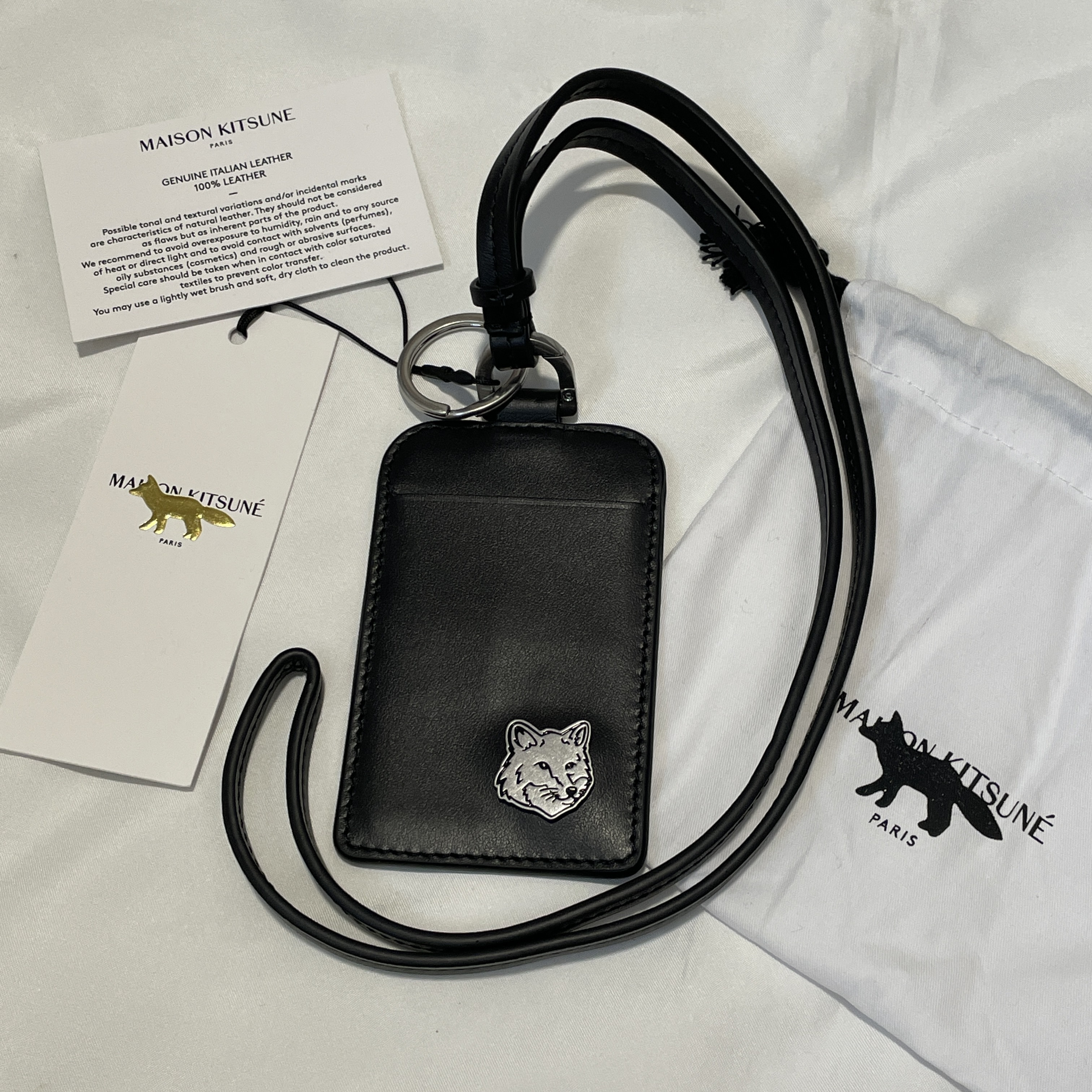 送料関税込□MAISON KITSUNE ストラップ付き カードホルダー□ (MAISON