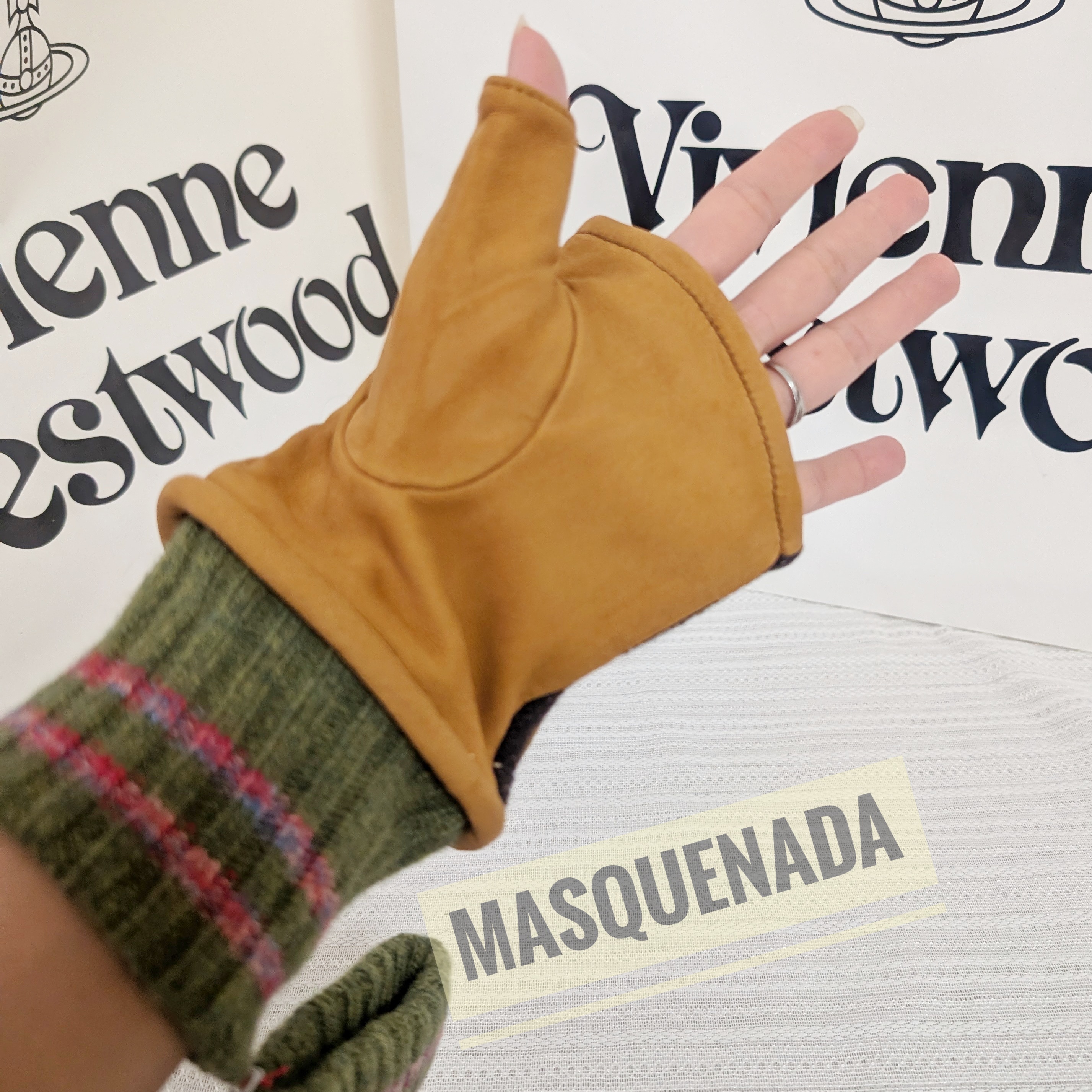 すぐ届く☆Vivienne Westwood オーブ アームウォーマー グローブ