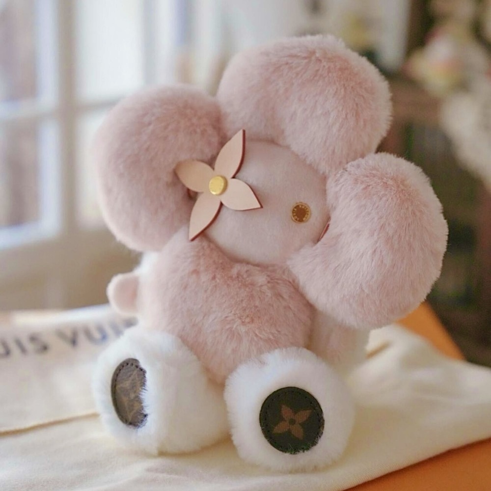 LOUIS VUITTON ルイヴィトン 花型ぬいぐるみ フェイクファー もふもふ