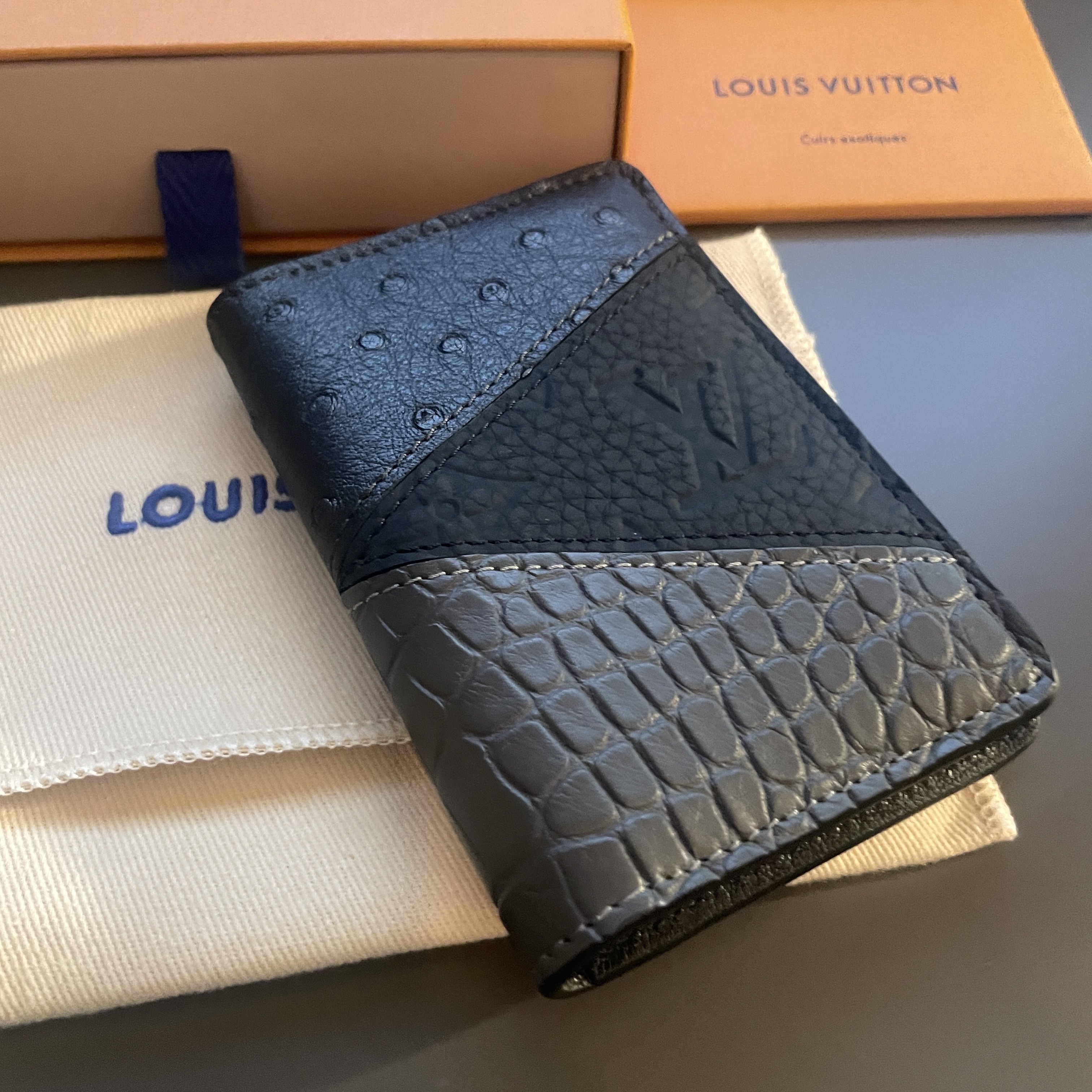 激レア/世界数量限定 3種レザー】Louis Vuitton カードケース (Louis
