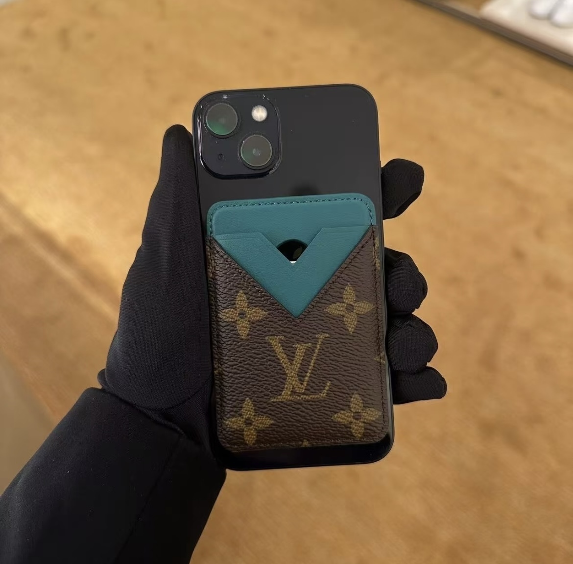 日本限定◇】ルイヴィトン iPhone マグネット カードケース (Louis