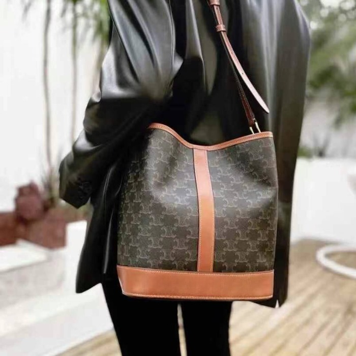 ☆Celine☆ミディアム バケット / トリオンフキャンバス (CELINE