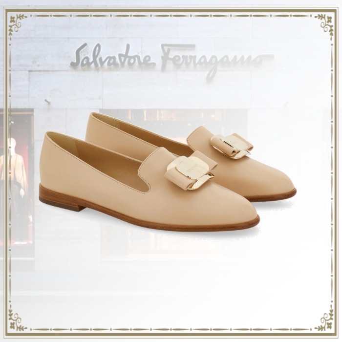 ☆完売必至☆】 Salvatore Ferragamo ☆ New Vara モカシン (FERRAGAMO