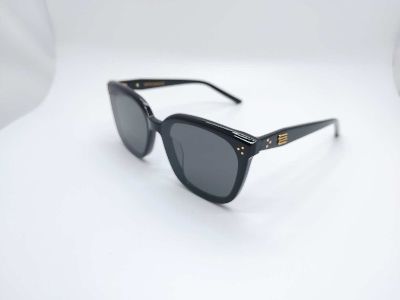 LOLOE 01】☆トレンディなポイントサングラス☆ユニセックス (Gentle