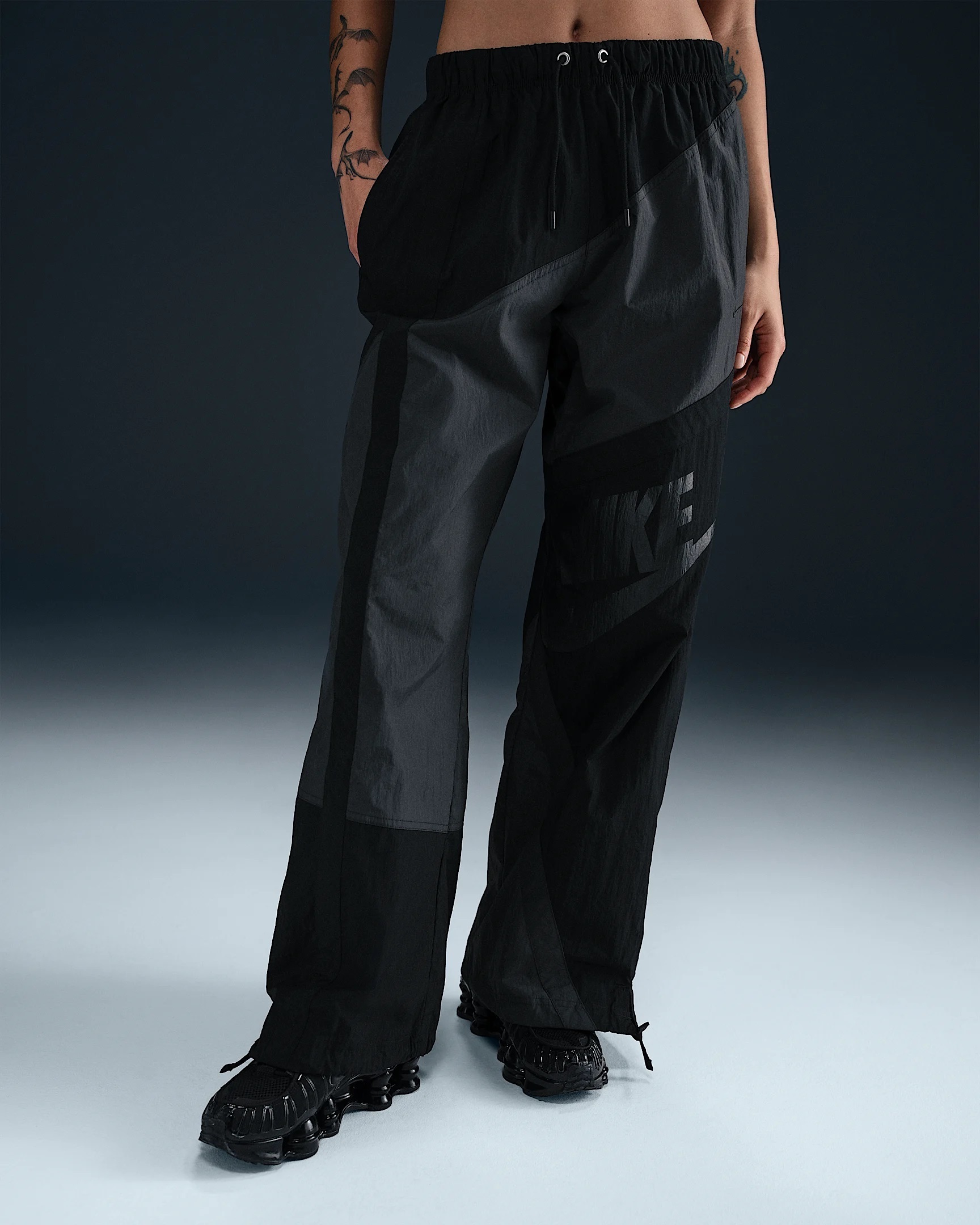 大人気 早い者勝ち NIKE ロングパンツ スポーティなデザイン◎ (Nike