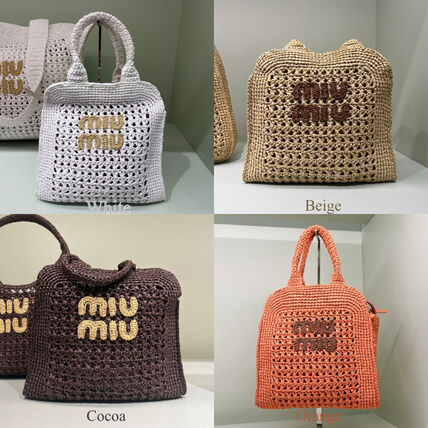 ホワイト（白）系 MiuMiu(ミュウミュウ) トートバッグ(レディース