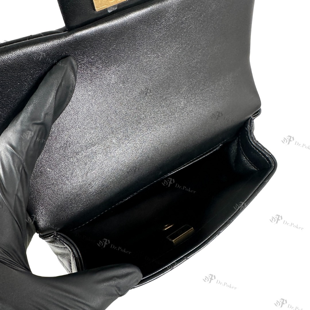 大人気！☆ CHANEL ミニマトラッセ ラムスキン ショルダーバッグ