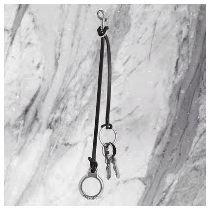 すぐ届く♪BALENCIAGAチャーム/キーリングSubway Airtag対応キー