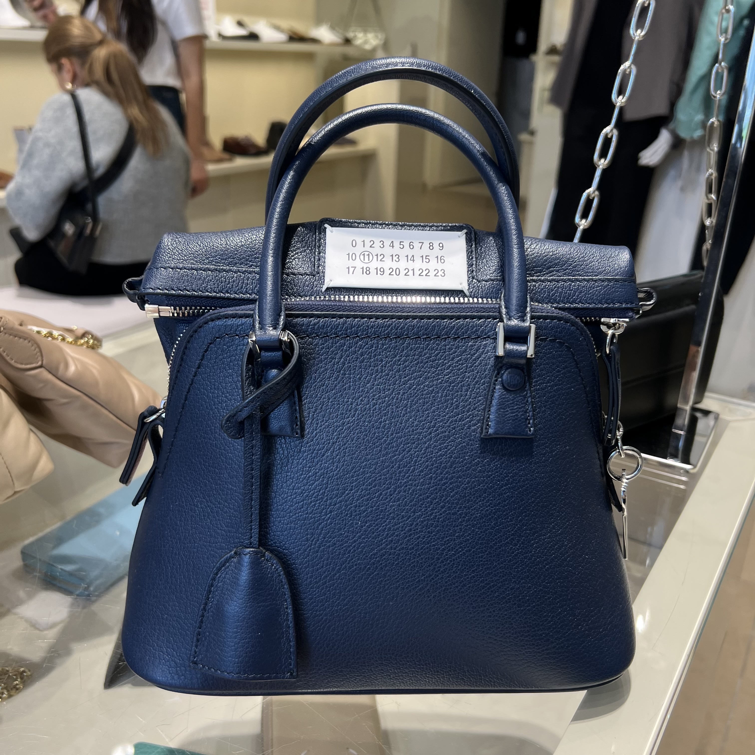 マルジェラ】限定数セール！5AC ミニ オールレザー ネイビー (Maison