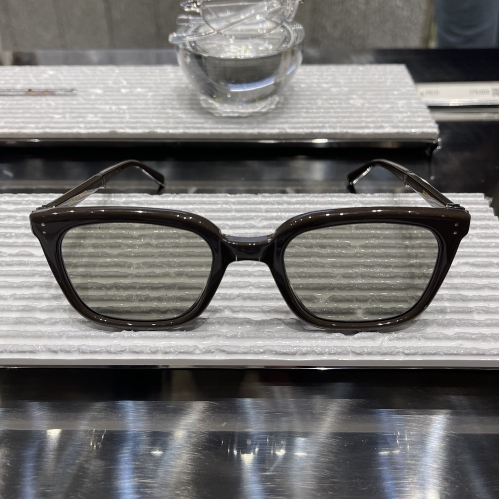 Gentle Monster】Matiny BR3 折りたたみ & ポーチキーリング (Gentle