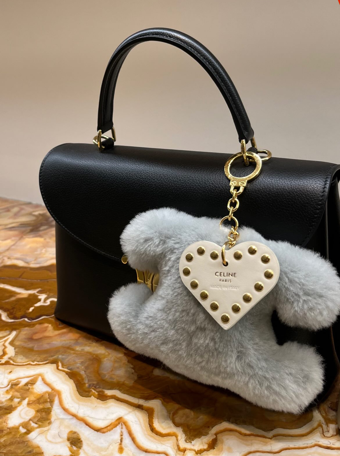 大人気♪ギフトにも◎セリーヌ ポムポム キーホルダー チャーム