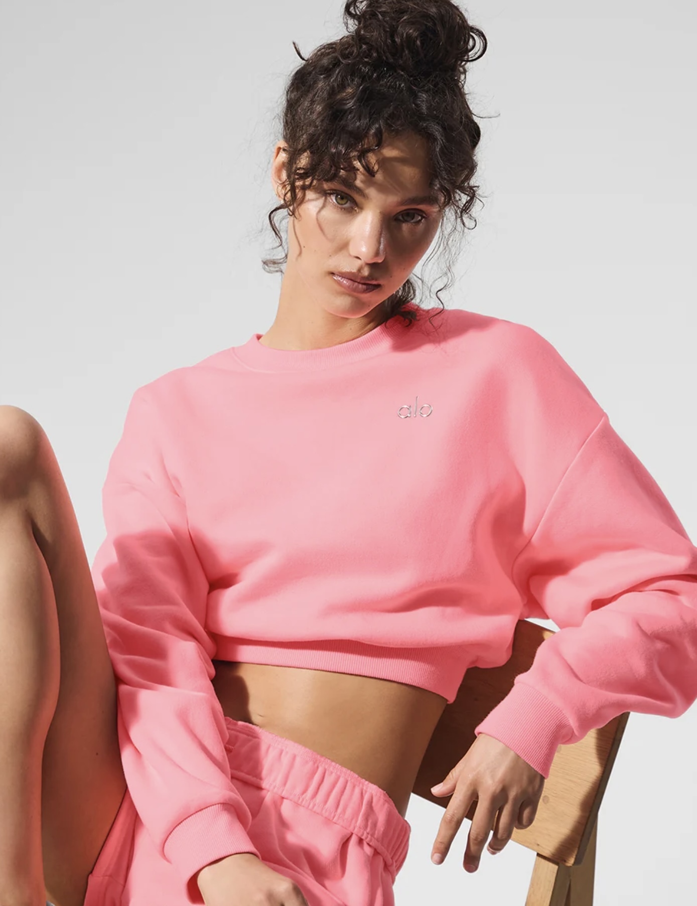 ALO yoga】クロップド アコレード クルーネック (ALO Yoga/スウェット