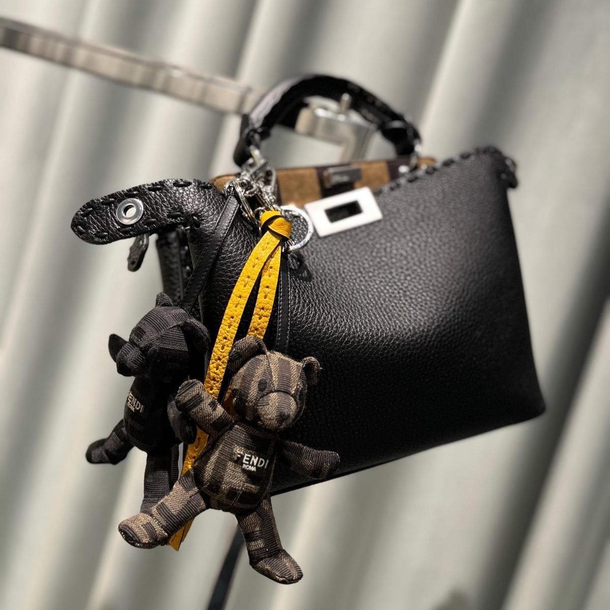 FENDI 手縫い ステッチ 入り 2WAY ブラック ピーカブー バッグ (FENDI