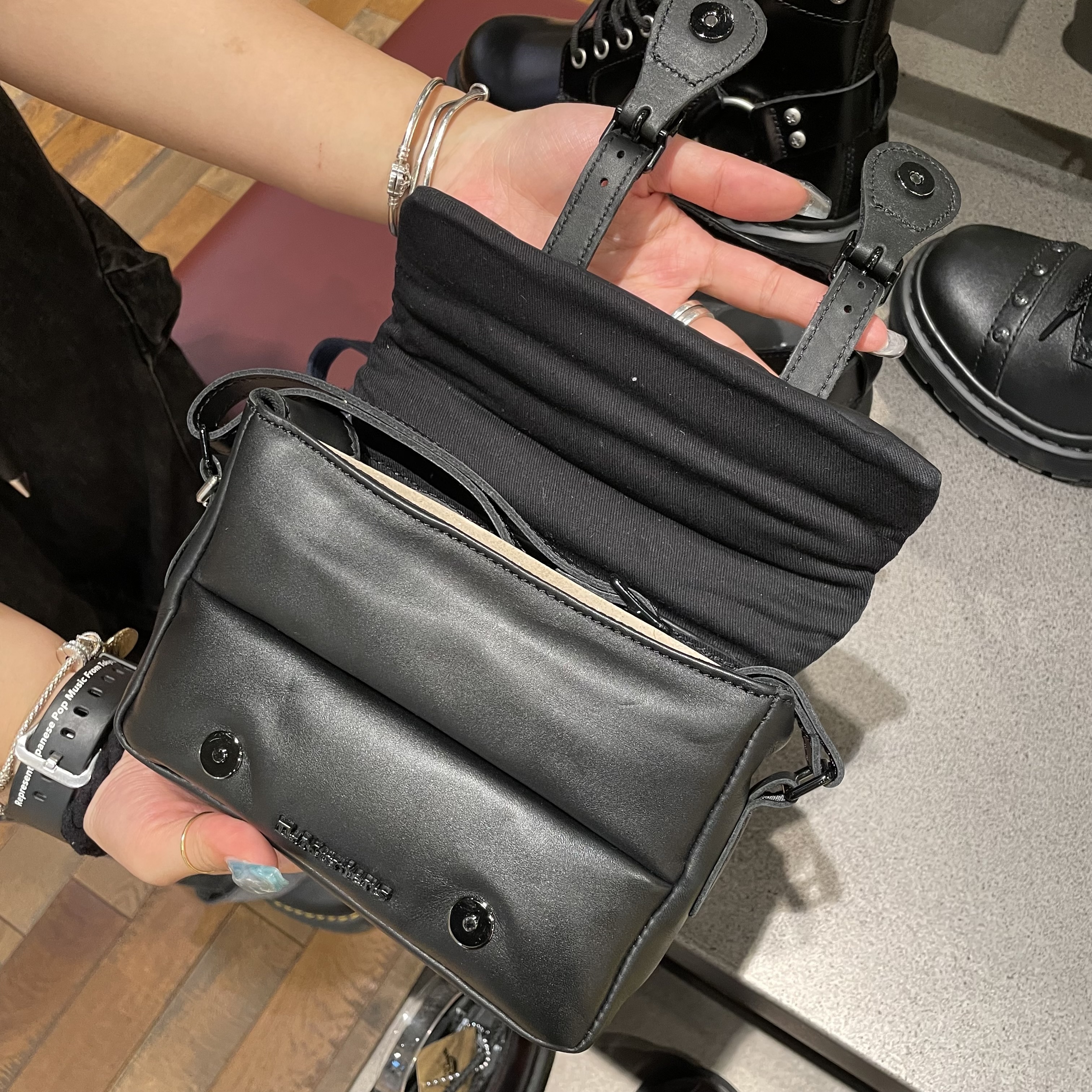 ドクターマーチン 7inch サッチェルバッグ パデッド (Dr.Martens