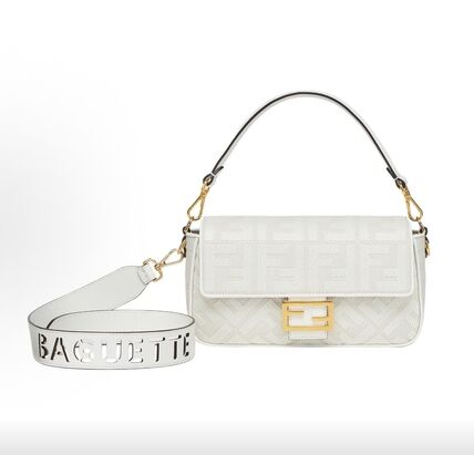 ホワイト（白）系 FENDI BAGUETTE(フェンディ バゲット) ショルダー