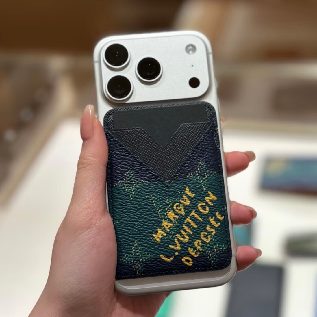 ルイヴィトン】ポルト カルト・マグネット MagSafe対応 (Louis Vuitton