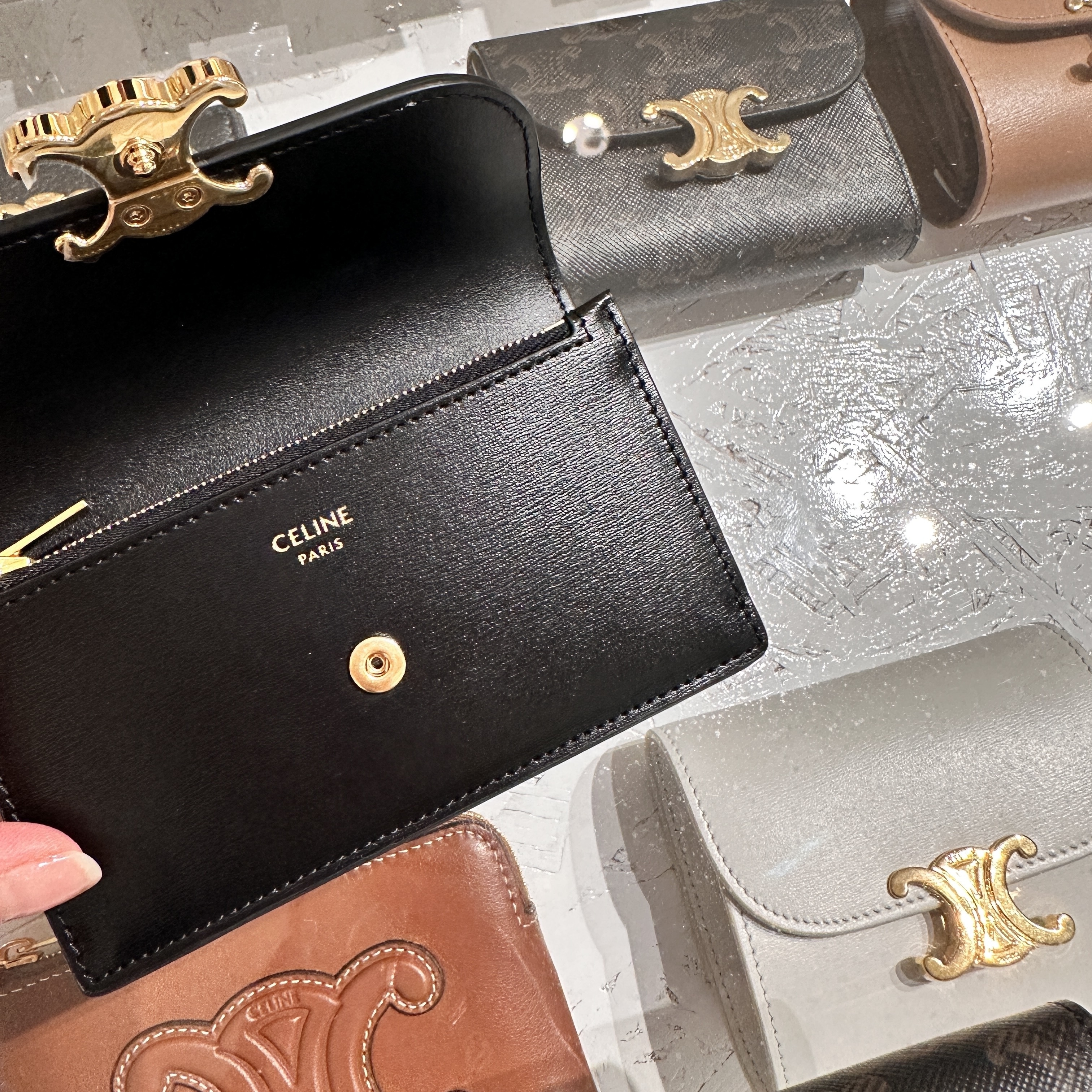 CELINE】トリオンフフラップ付きロングカードホルダー (CELINE/カード