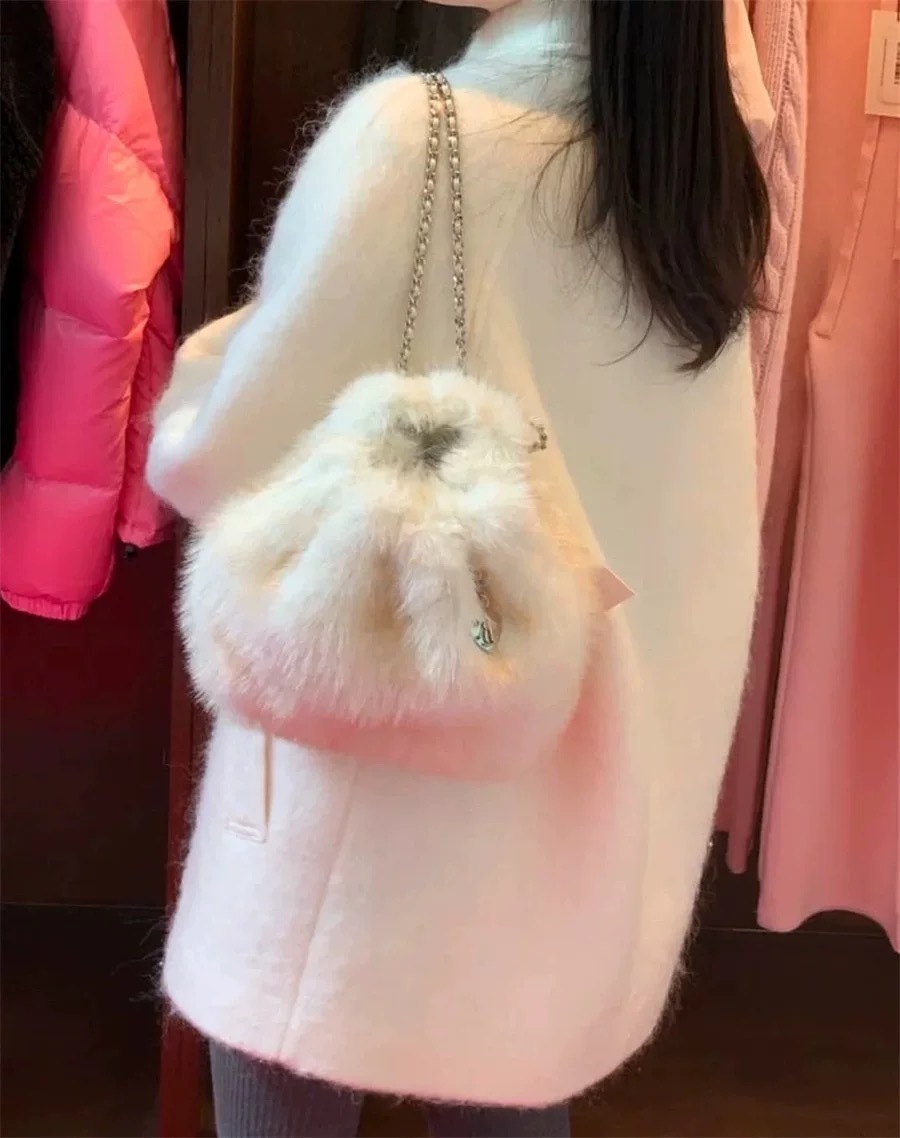 The Barnnet Ivory Fur Drawstring Backpack ファー バッグ (The