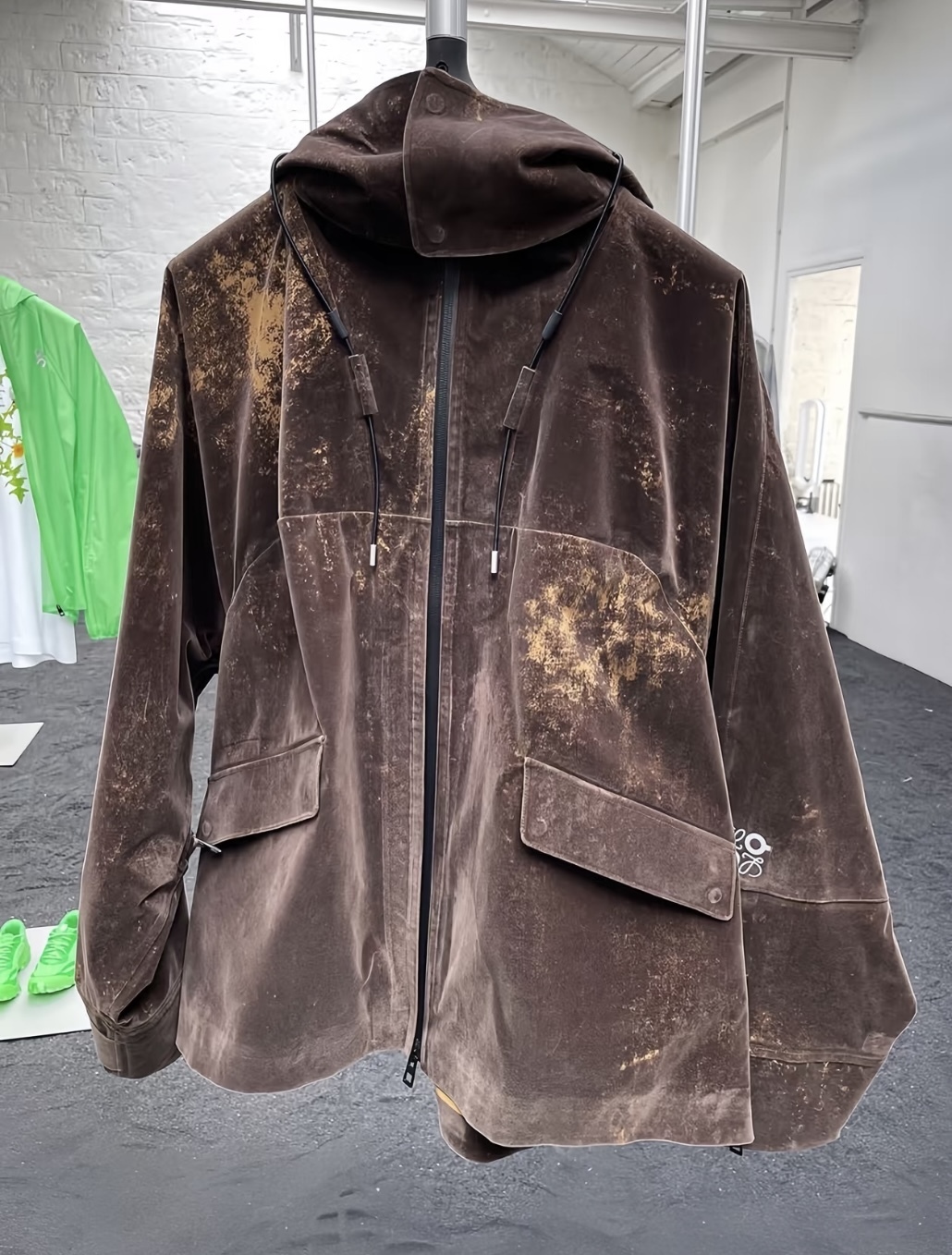 LOEWE X ONコラボ○フロックテクニカルシェル 撥水ジャケット (LOEWE