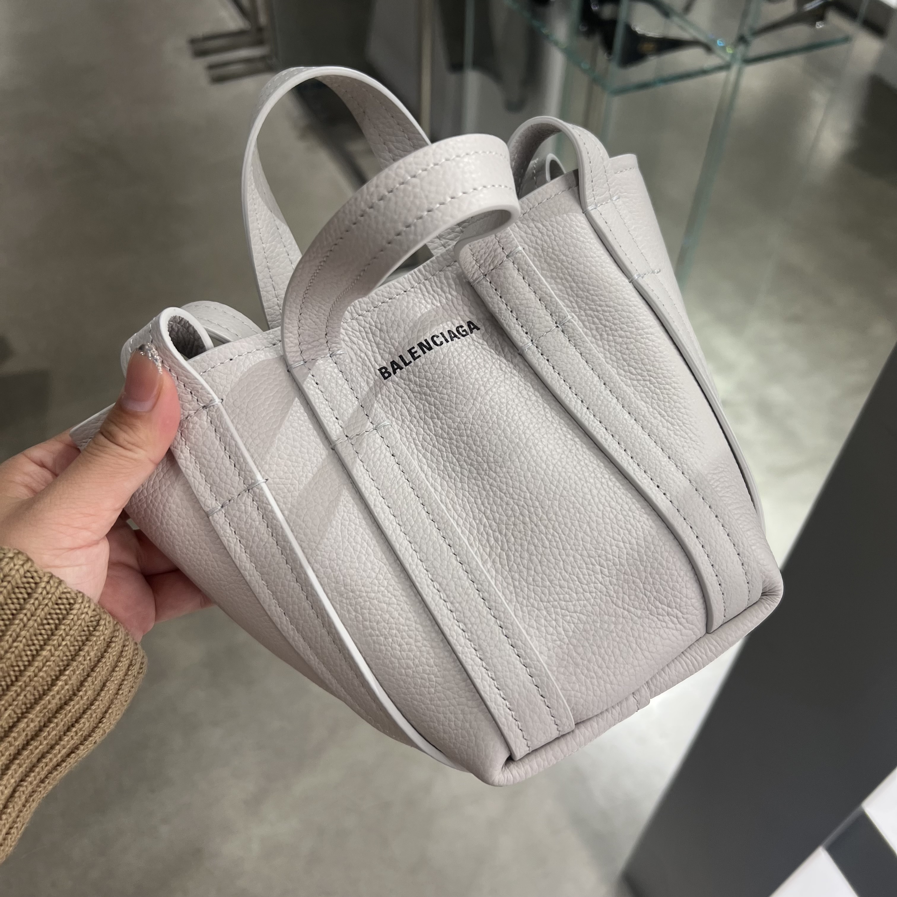 バレンシアガ】セール！EVERYDAY ミニ Chalky White (BALENCIAGA