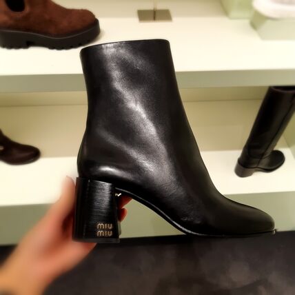 MiuMiu(ミュウミュウ) ショートブーツ・ブーティ(レディース