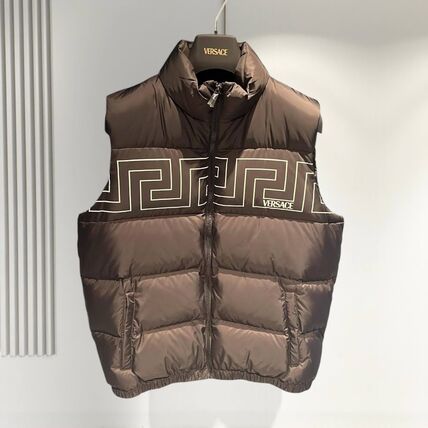 VERSACE(ヴェルサーチェ) ダウンベスト(メンズ) - ブランド通販のBUYMA