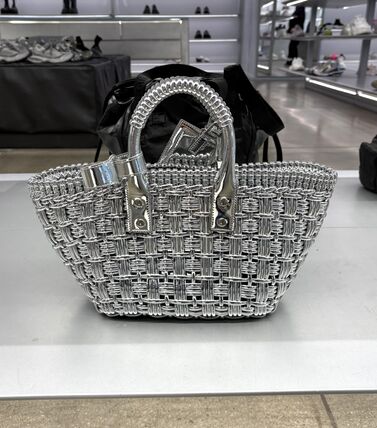 シルバー（銀色）系 BALENCIAGA(バレンシアガ) かごバッグ(レディース
