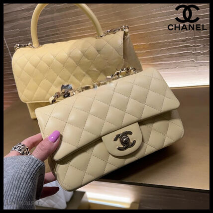 ベージュ系 CHANEL MATELASSE(シャネル マトラッセ) ショルダーバッグ