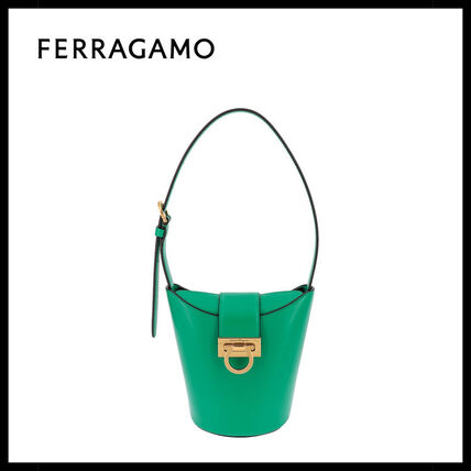 グリーン（緑）系 FERRAGAMO(フェラガモ) バッグ・カバン(レディース