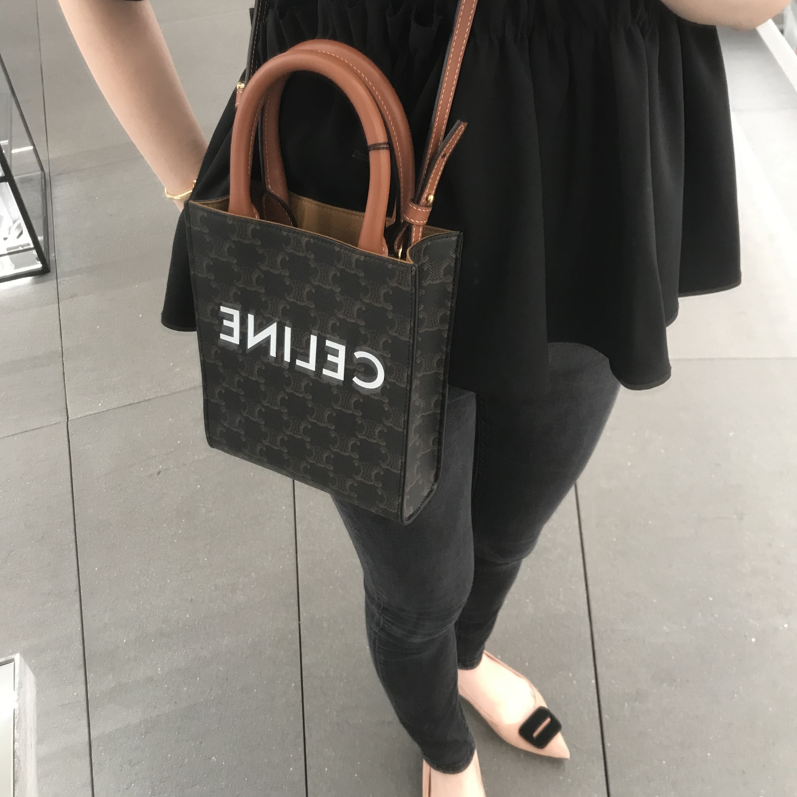 送料込【CELINE】MINI VERTICAL CABAS IN TRIOMPHE CANVAS (CELINE