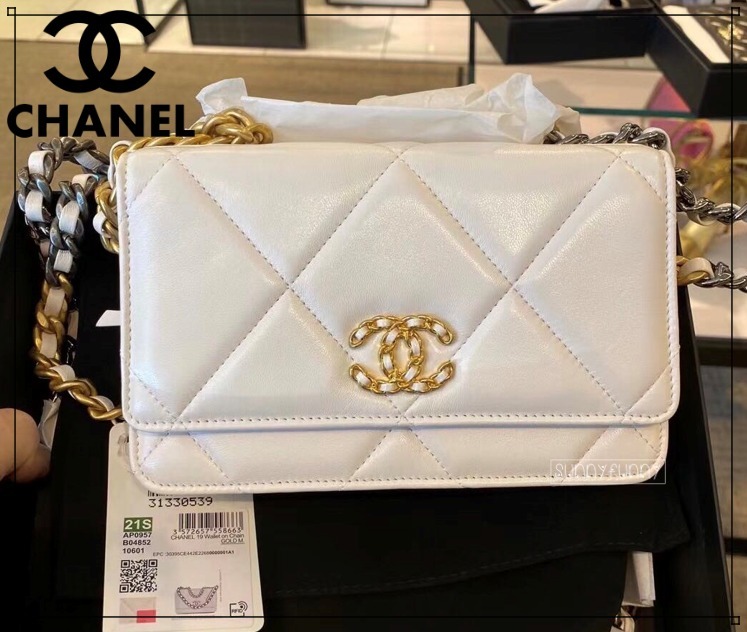 希少☆》CHANEL 19 WOC チェーンウォレット 白 バッグ (CHANEL