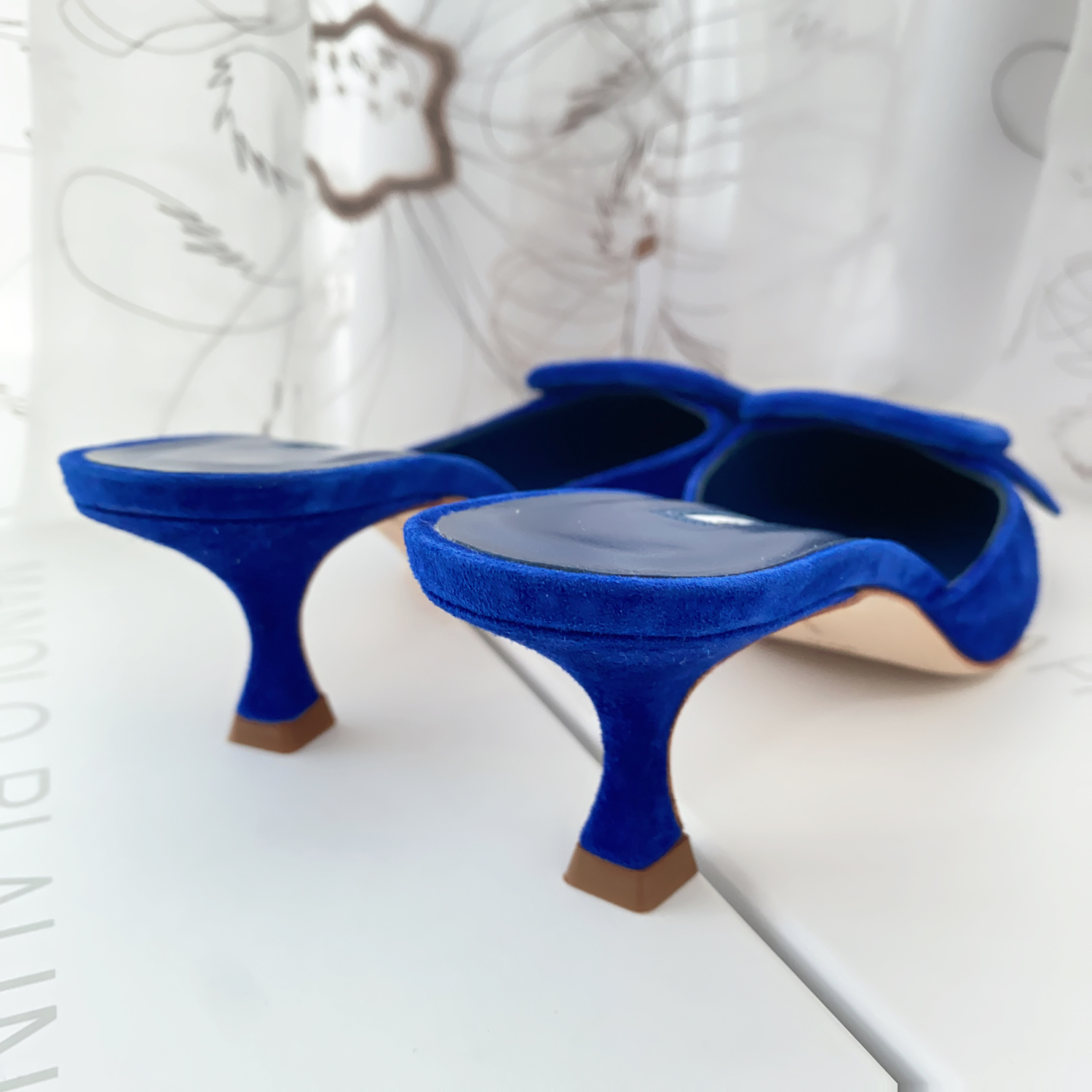 国内即発送☆関税込み】マノロ ブラニク メイセール ミュール (Manolo