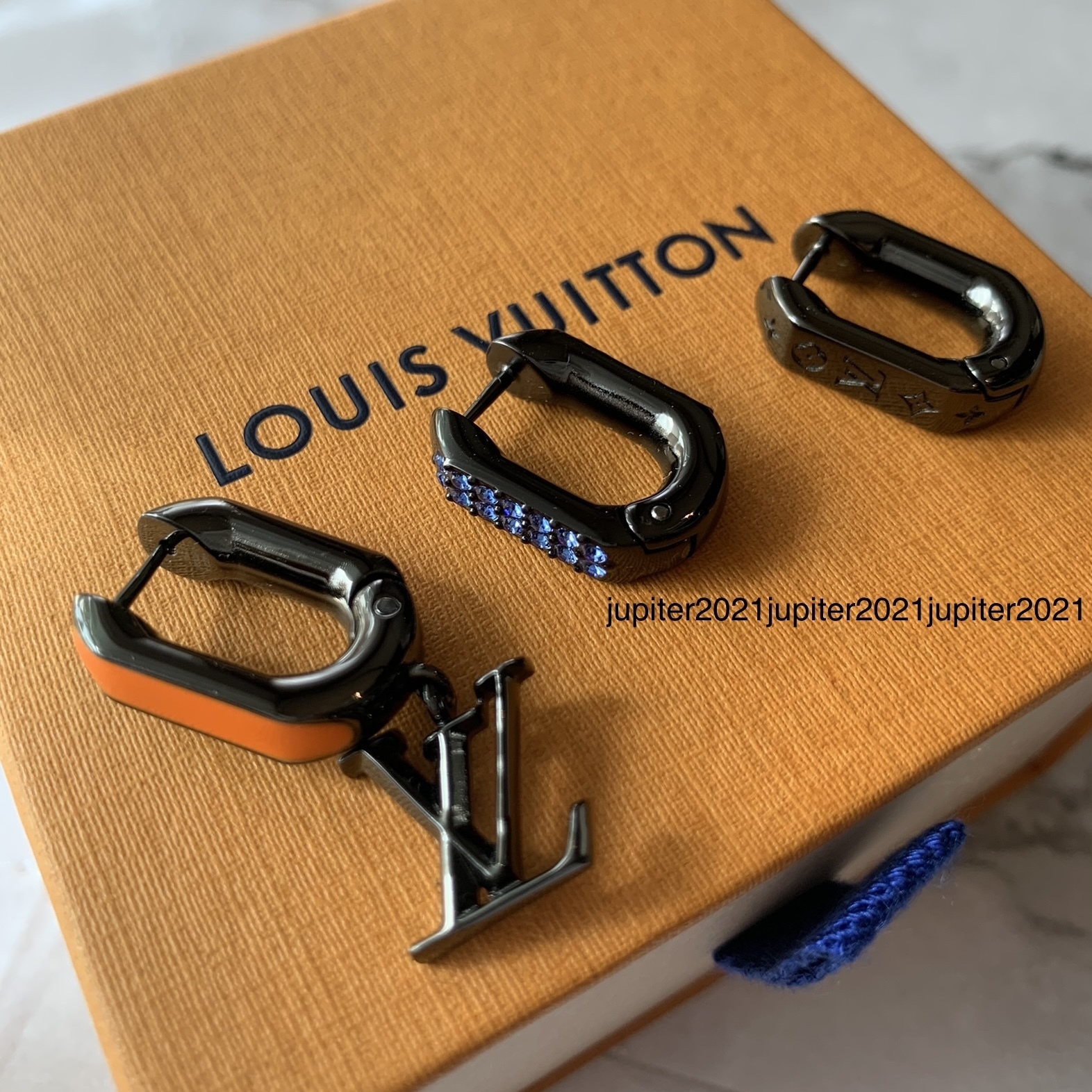 すぐ届く》Louis Vuittonブックル ドレイユ ピアス 3点SET (Louis